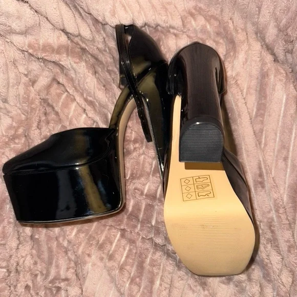 NEW WITHOUT TAGS! Black 90s Inspired  Platform Heels - Picture 2 of 4